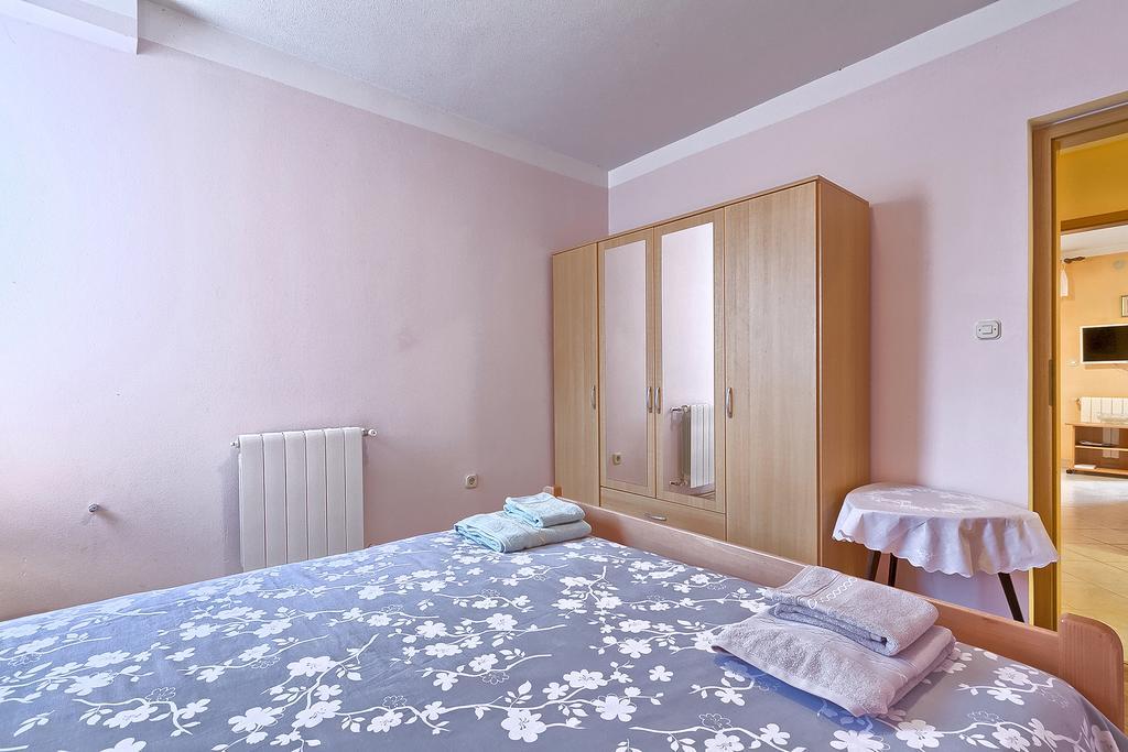 Apartments Valoda Nedescina Exterior photo