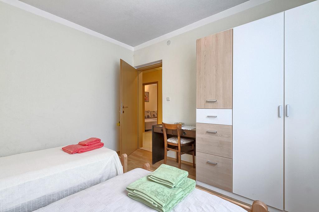 Apartments Valoda Nedescina Exterior photo