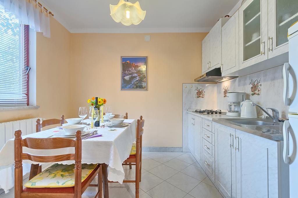 Apartments Valoda Nedescina Exterior photo