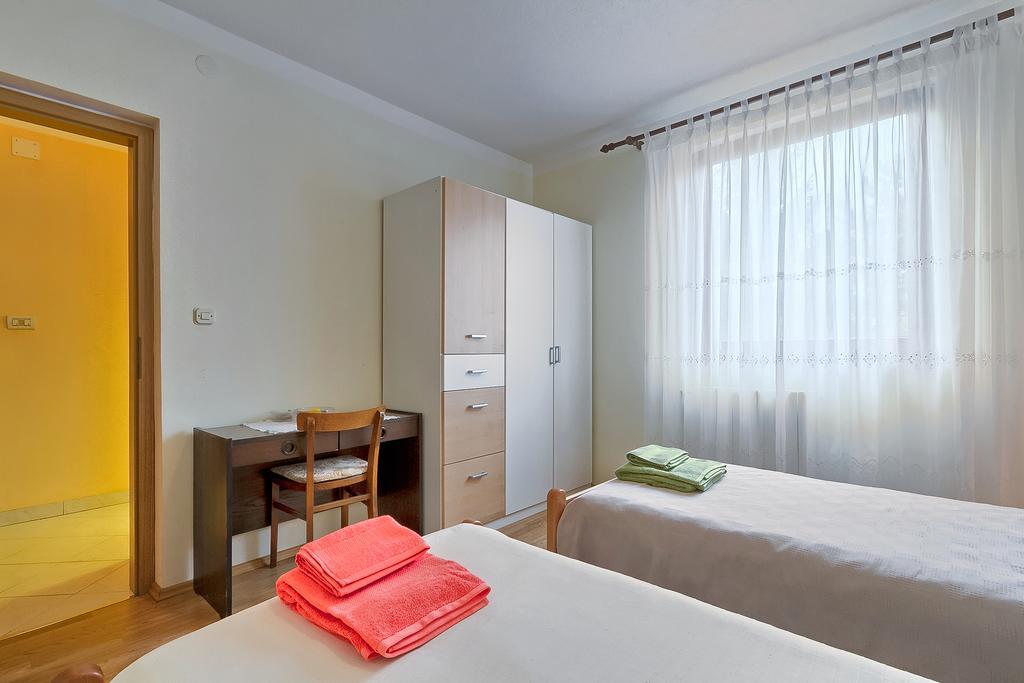 Apartments Valoda Nedescina Exterior photo